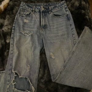Ripped mom jeans high waisted